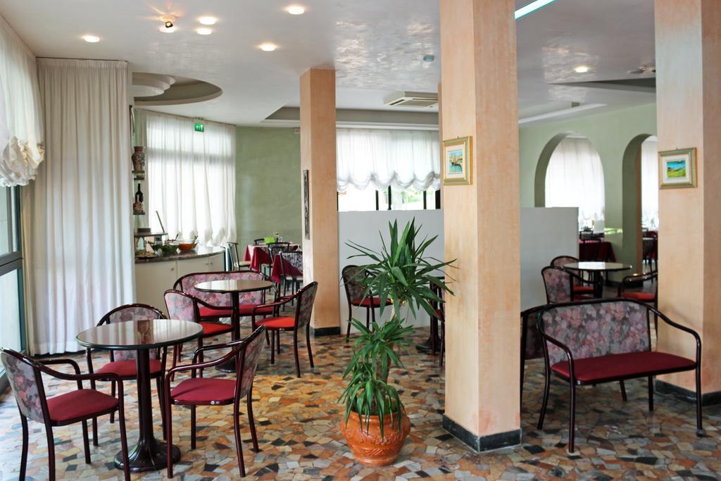 Hotel Buda Bellaria-Igea Marina Exterior foto